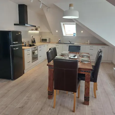 útulný V 4 * Bratislava